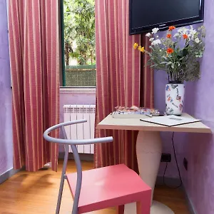 Bed & Breakfast Domusamor Colosseo, Rome